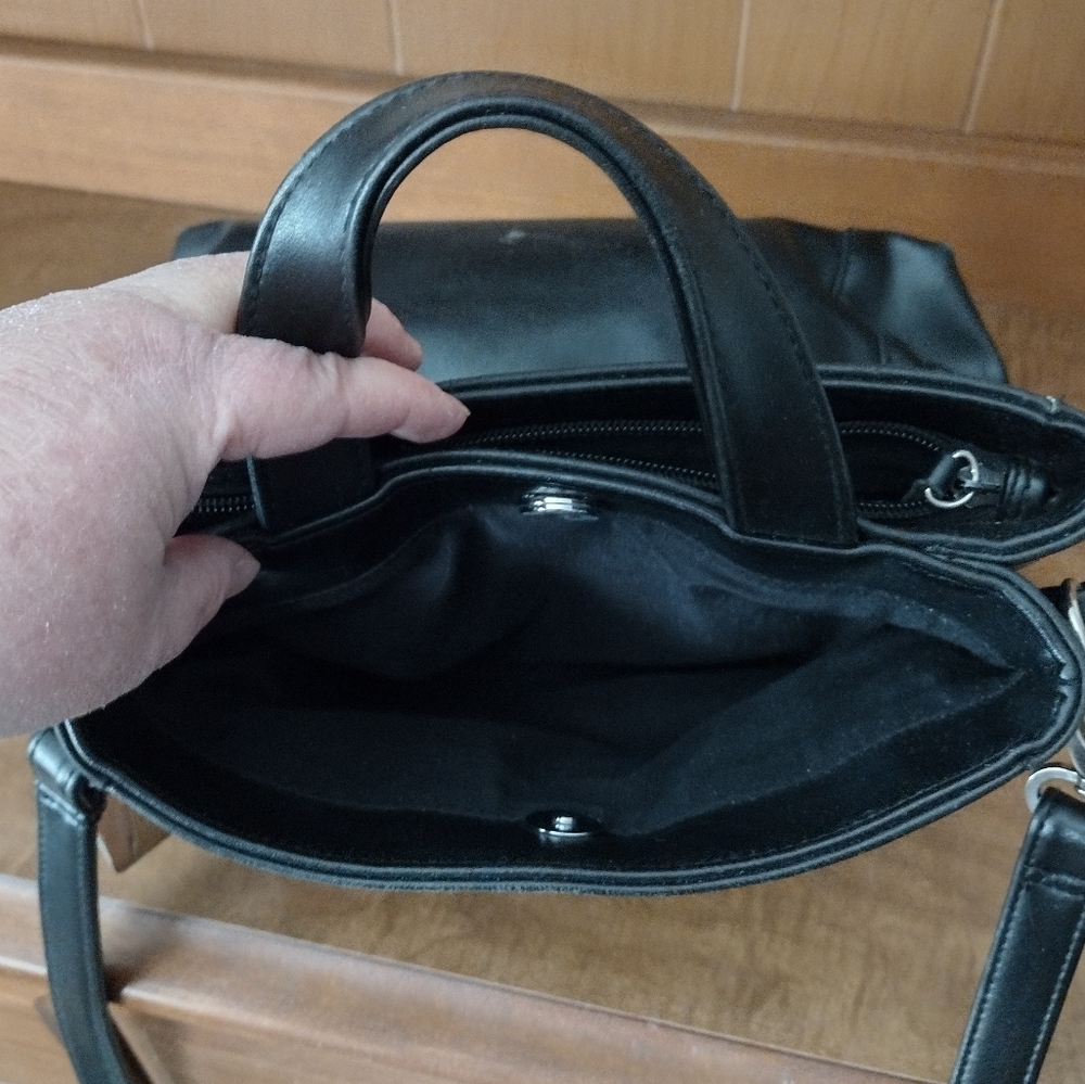 Black Nine West purse - Picture 3 of 8